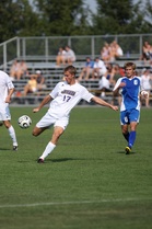 Lasse opiskeluajan jalkapallo-pelissä  James Madison Universityssä 2004-2008